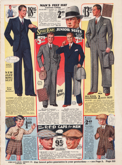Herrenanzüge. Links ein „Jazz King Suit“ mit neuartigen spitzen Schultern für junge Männer.